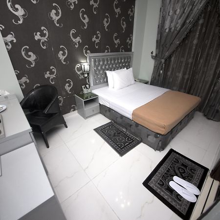 White Fort Hotel Dubai Exterior photo